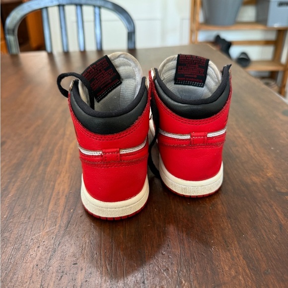 Nike Air Jordan 1 Retro High Heritage Boy's Size 10c Sneakers Red White - Picture 4 of 9
